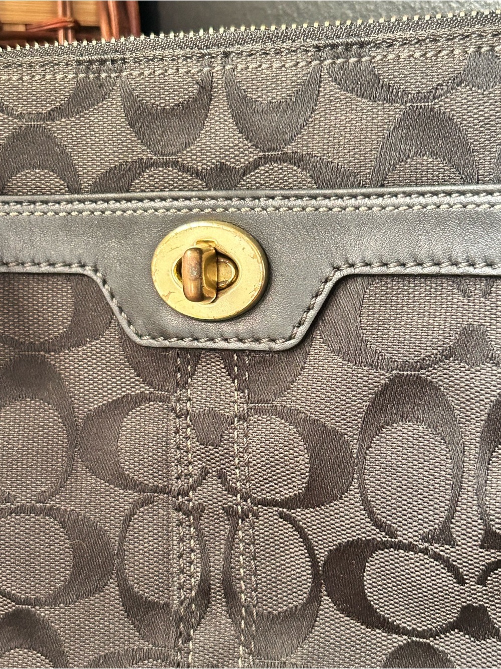 Coach Hampton Signature Black Canvas Swingpack Crossbody Bag with Turnlock - Picture 4 of 16